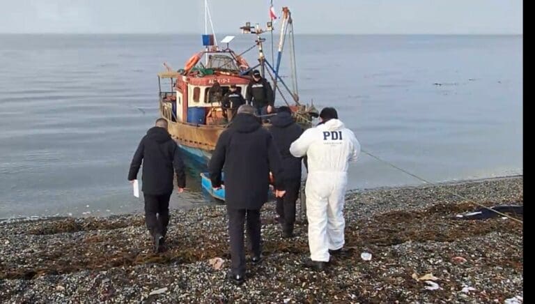 Policía de Investigaciones descarta intervención de terceros en fallecimiento de dos tripulantes en Bahía Carrera