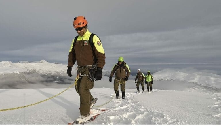Carabineros realiza importante ejercicio técnico de rescate en alta montaña en Tierra del Fuego