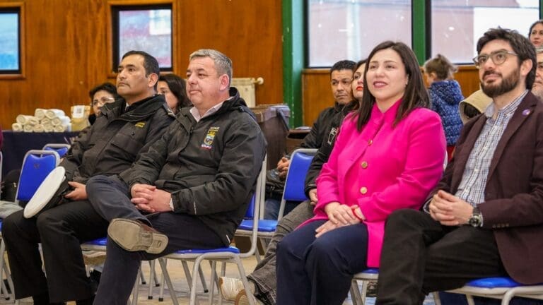 Seremi de Medio Ambiente entrega Fondo Para el Reciclaje a Puerto Williams para impulsar la economía circular
