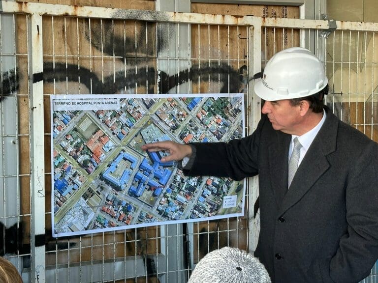 Avanza la demolición del ex-Hospital Regional para nuevos proyectos en Punta Arenas