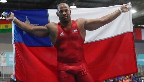 Yasmani Acosta conquista la medalla de plata en lucha grecorromana y hace historia para Chile en París 2024