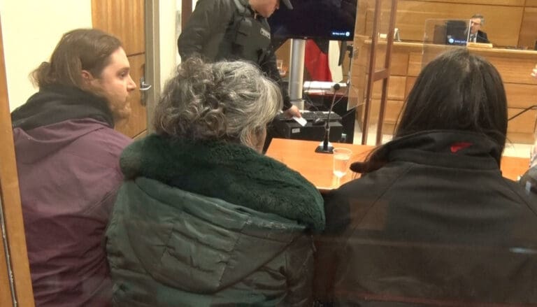 Funcionaria de la PDI fue formalizada junto a su hija y la pareja de ella por microtráfico de drogas en Punta Arenas