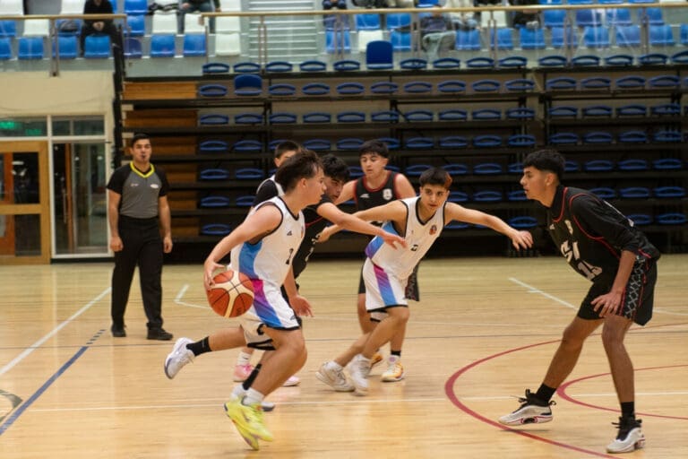 Inauguran Torneo Internacional de Básquetbol U16 Masculino Febaes América en Natales