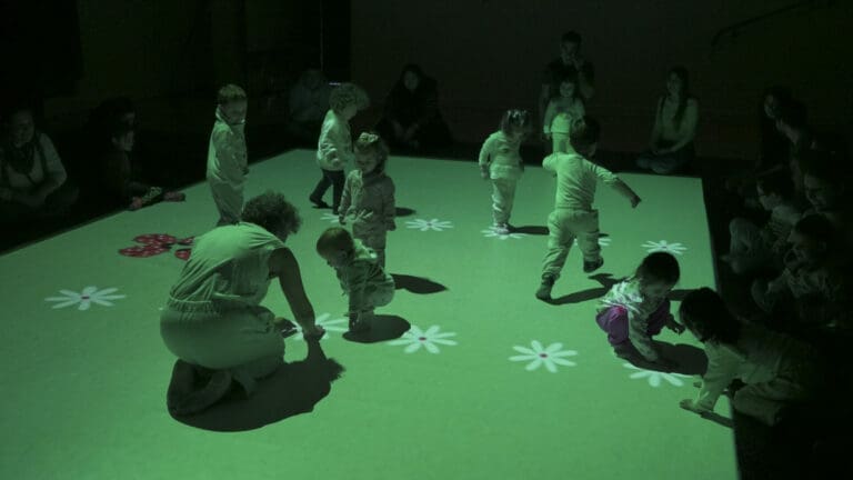 Niños y niñas disfrutaron del espectáculo 