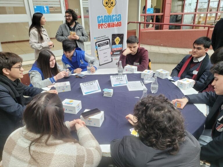 Estudiantes de Punta Arenas participan en jornada de ciencia y diversión con el juego 