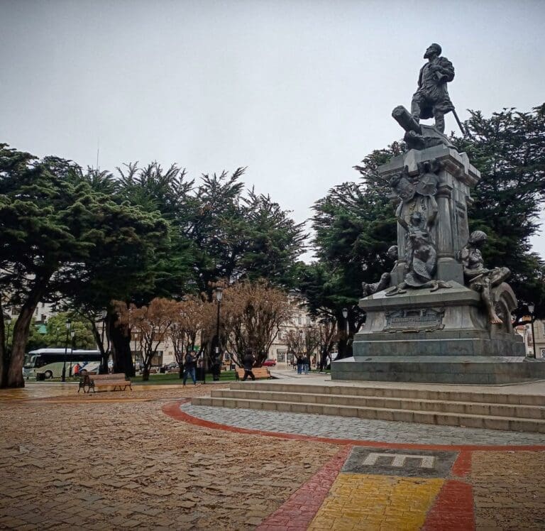 Comienzan los arreglos en la Plaza de Armas de Punta Arenas con una inversión de 103 millones de pesos