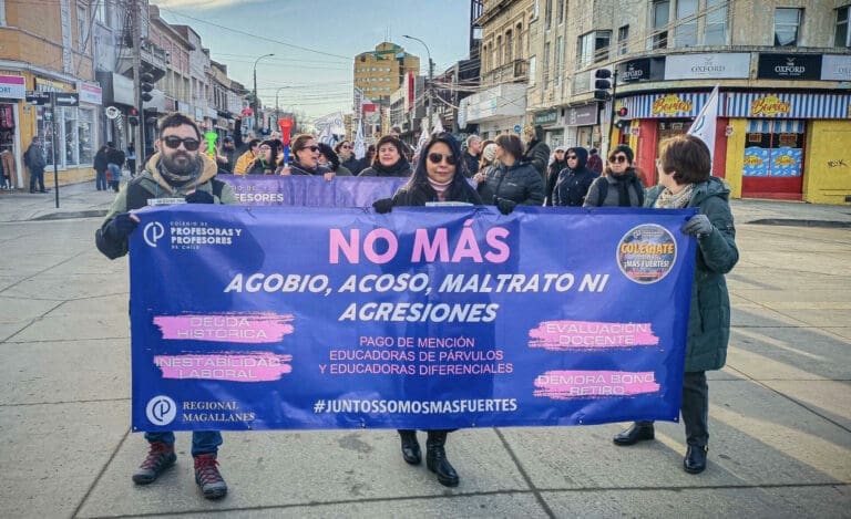 Magallanes se suma al paro nacional de profesores: Cientos de docentes se movilizaron por Calle Bories