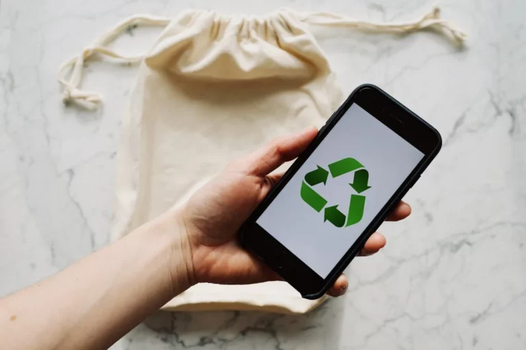 Vecinos de Seno Almirantazgo participan en exitoso EcoCanje para fomentar el reciclaje