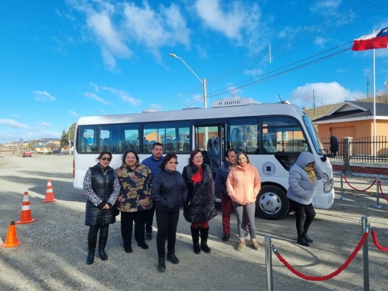 Inauguran vivienda municipal y entregan bus para la comunidad en San Gregorio