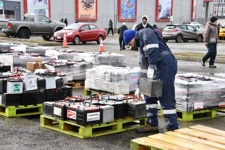 Exitosa recepción de más de 1.500 baterías en desuso en Punta Arenas como parte del Plan Puq 30/30