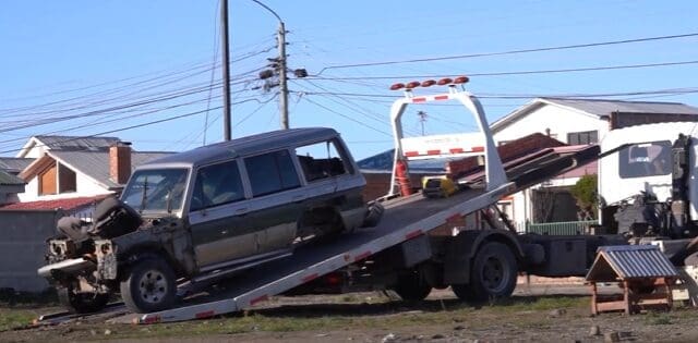 Comienzan operativo de retiro de autos en desuso en el Parque Ramón Rada