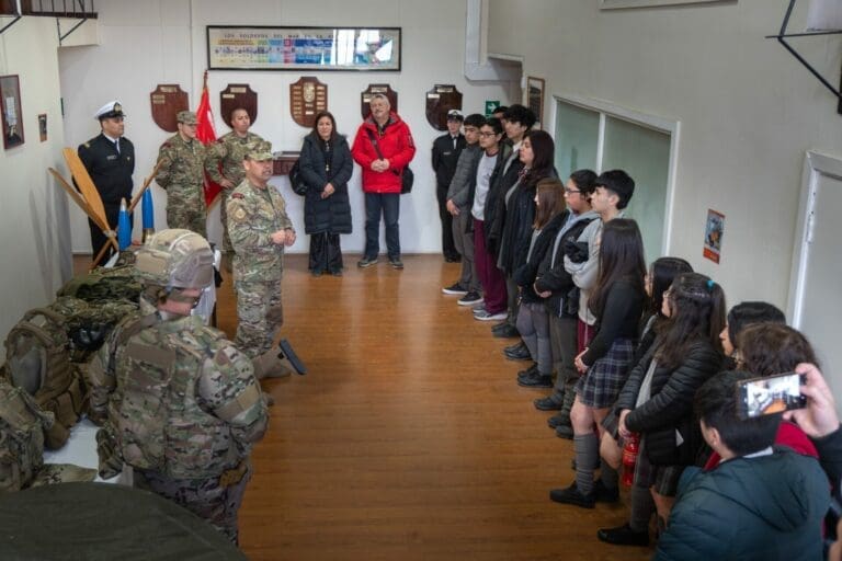 Estudiantes del Liceo Politécnico visitan el Centro de Abastecimiento Magallanes