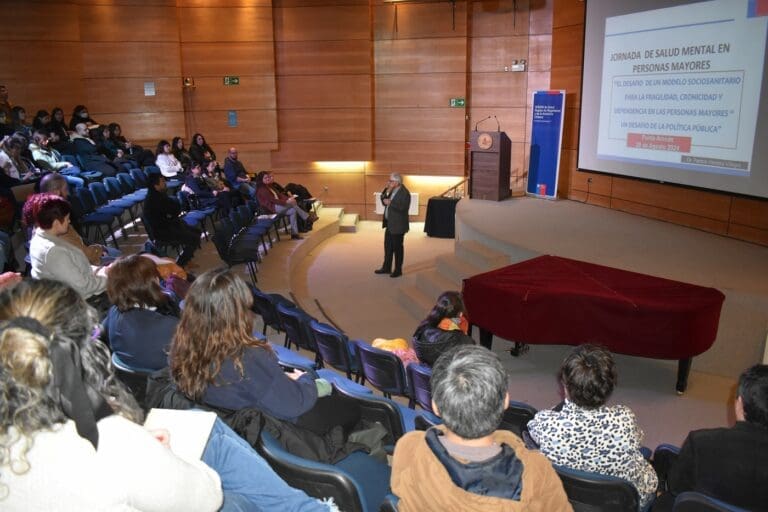 Se produjo jornada de capacitación en salud mental para personas mayores en Magallanes