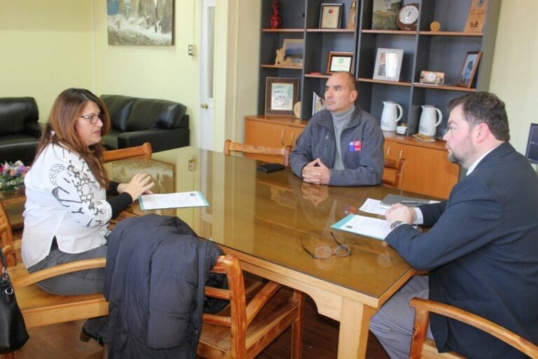 Puerto Edén recibe propuesta de capacitación en mediación penal para fortalecer acceso a la justicia
