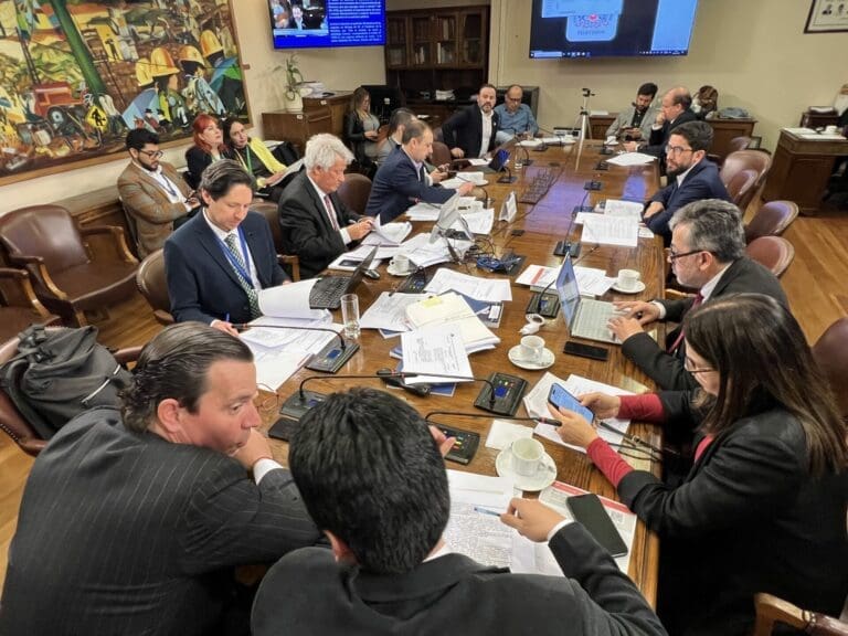 Comisión de Trabajo aprueba por unanimidad proyecto de ley que mejora la protección de los buzos en Chile
