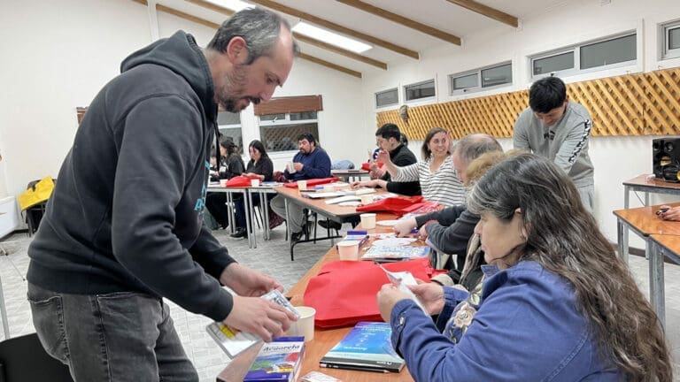 Taller de acuarela en Cerro Sombrero: arte y bienestar en la comuna de Primavera