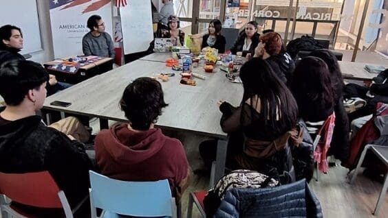 Habitantes de Tierra del Fuego acceden a cursos de inglés gratuitos y online con American Corner