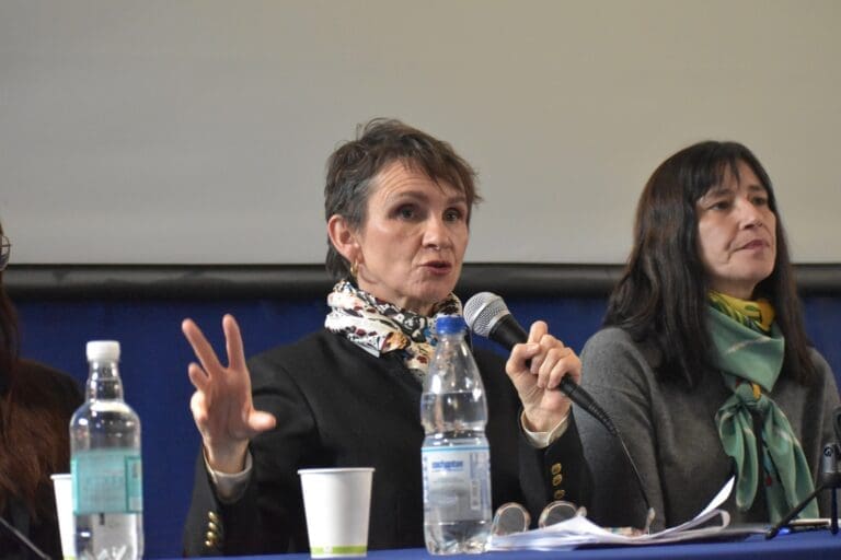 Vicepresidenta Carolina Tohá se reúne con estudiantes para abordar la prevención del delito y el bienestar juvenil