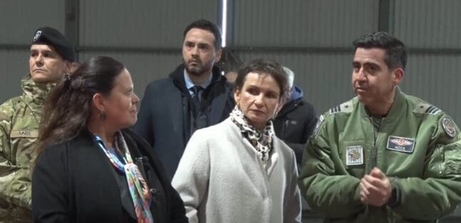 Ministra de Defensa se refirió a disuasión de aeronave no identificada en Magallanes