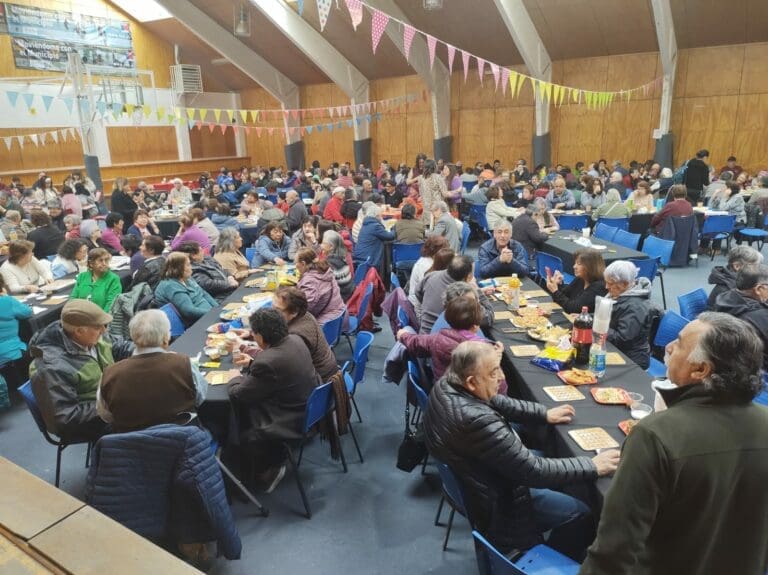 Puerto Natales celebra a sus adultos mayores con el evento 