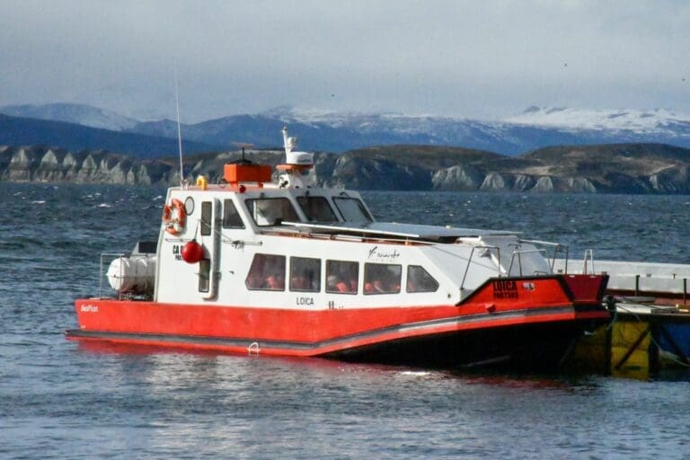 Se reinicia transporte marítimo subsidiado en la Provincia Antártica Chilena con la lancha “Loica”