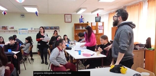 Escritor e ilustrador infantil Fabián Rivas comparte con estudiantes del Liceo Gabriela Mistral en Natales