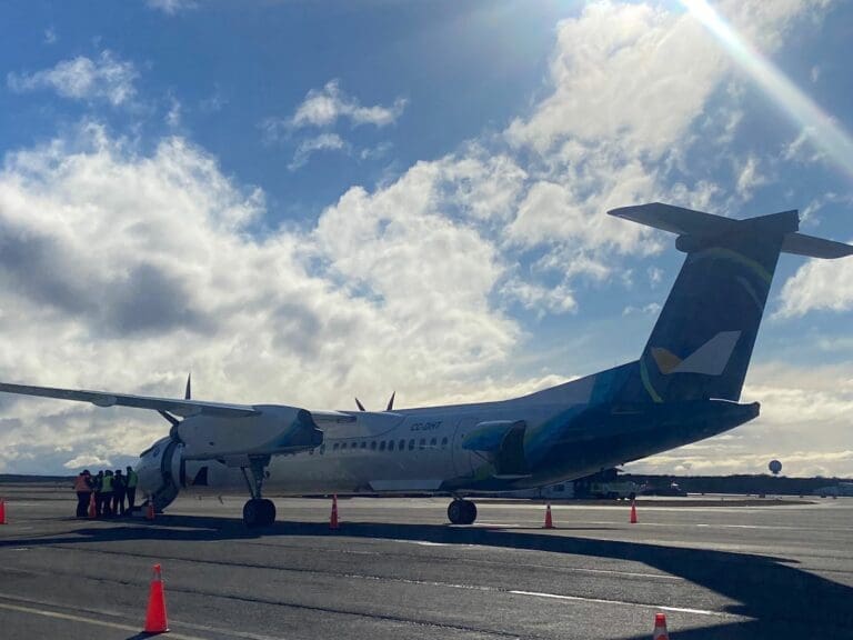 El moderno avión Dash 8-Q400 de Aerovías DAP realizó este viernes su primer vuelo en la región