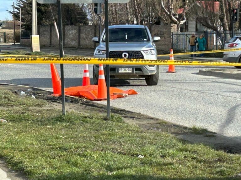 Trágico accidente de tránsito en Punta Arenas: mujer fallece en calle Manuel Aguilar con Avenida Eduardo Frei