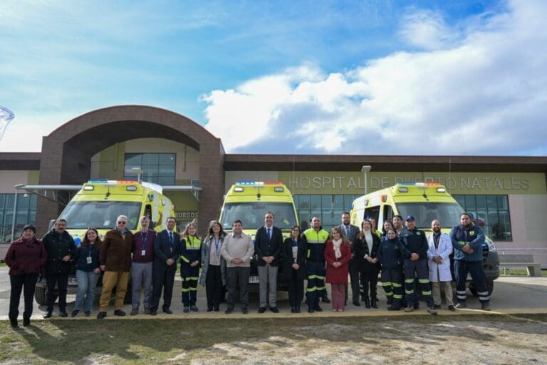 Hospital de Natales y Samu reciben tres nuevas ambulancias todo terreno