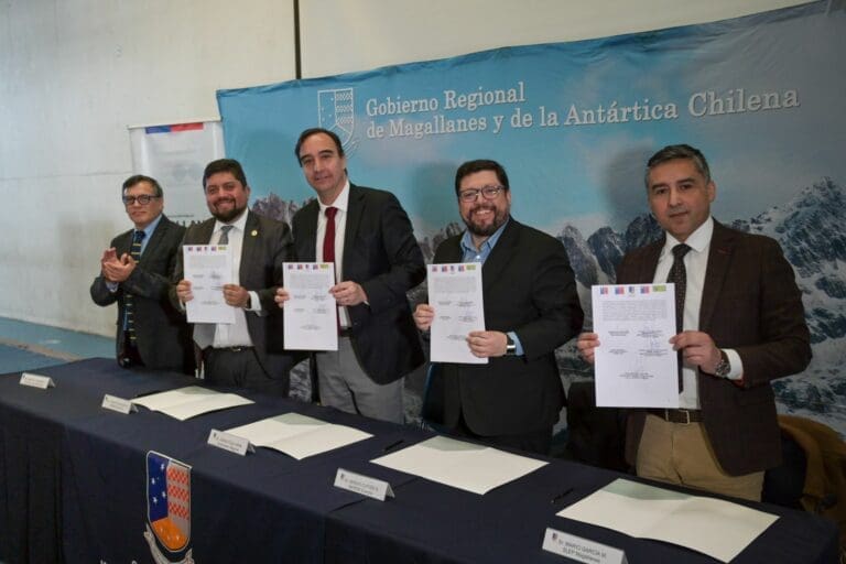 Gobierno Regional firma convenio para conservación de infraestructura educacional en Magallanes