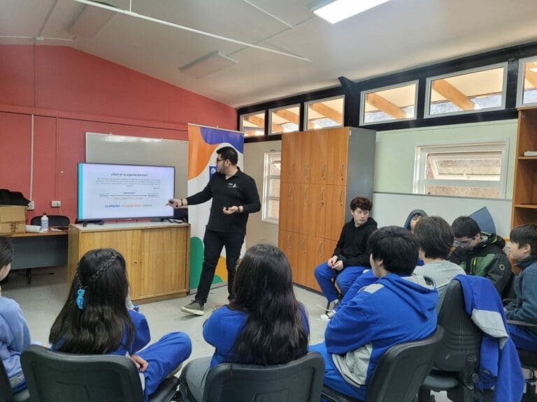 Talleres de ciencia en la Escuela Punta Delgada: PAR Explora Magallanes impulsa investigación escolar