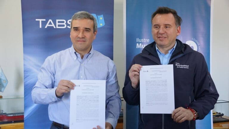 Tabsa y Municipalidad de Punta Arenas firman convenio para incentivar el turismo local
