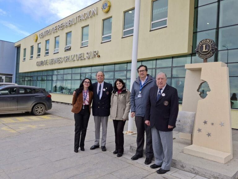 Ejecutivos de Banco Estado realizan visita al Centro de Rehabilitación de Punta Arenas