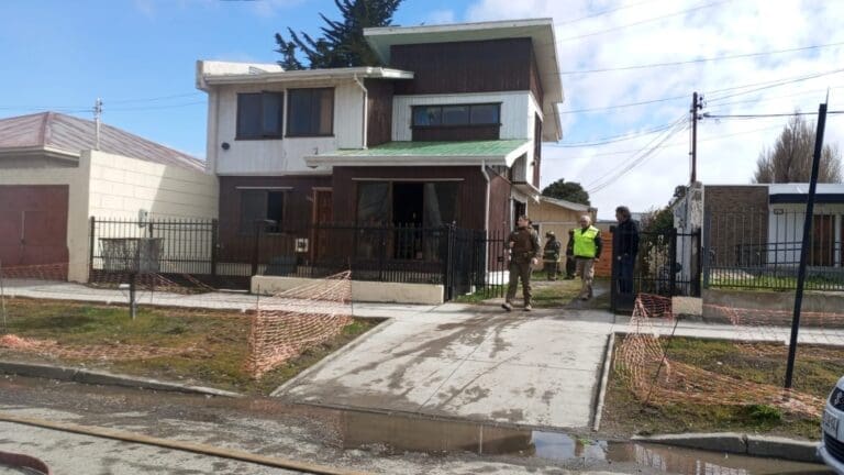 Incendio afecta a una vivienda en calle Chiloé de Punta Arenas