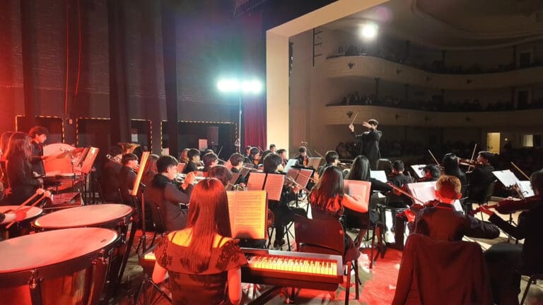 Concierto de Gala de la Orquesta Sinfónica Juvenil Regional de Magallanes emociona al público en el Teatro Municipal