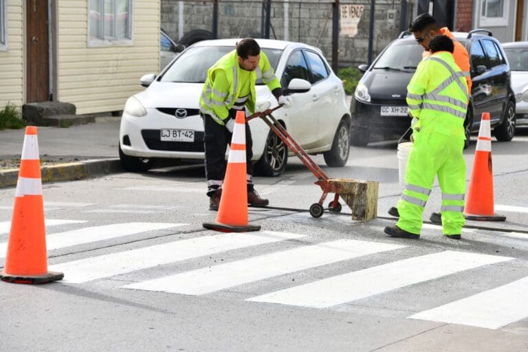 Inician trabajos de demarcación y señalización vial en Punta Arenas con inversión de $325 millones