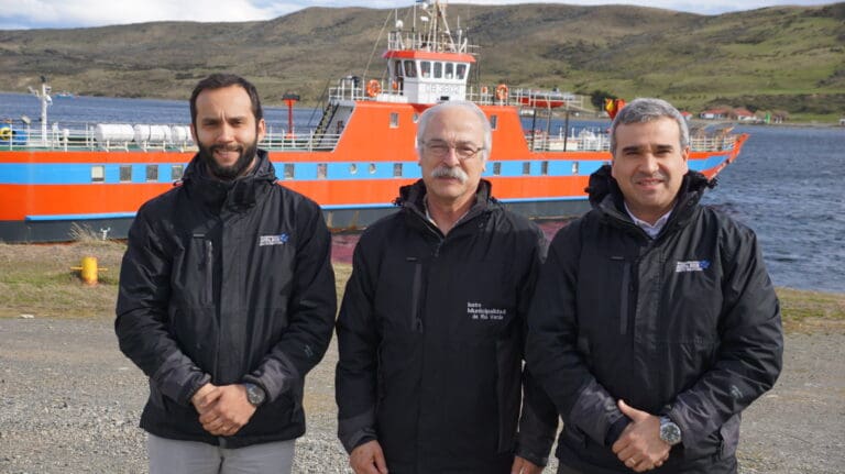 Aumentan los cruces entre Isla Riesco y el continente tras acuerdos entre Tabsa y la Municipalidad de Río Verde