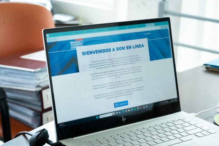 Municipalidad de Natales lanza plataforma DOM en Línea para agilizar solicitudes de certificados