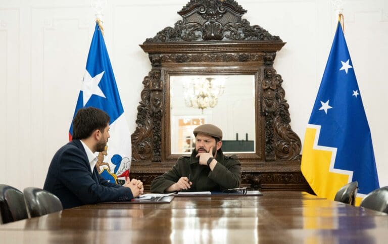 El Presidente Gabriel Boric arriba a Punta Arenas para reuniones clave antes de elecciones