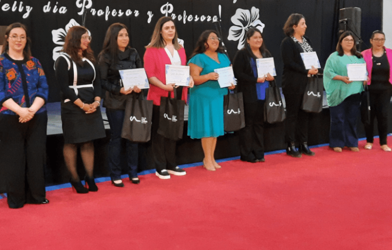 Homenajean a profesores y profesoras en su día en Puerto Natales