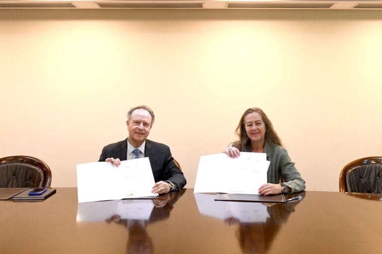Bancos de Chile implementan protocolo para mejorar atención a personas mayores