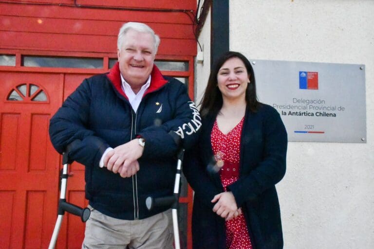 Delegada Constanza Calisto aborda temas locales con parlamentarios para impulsar propuestas legislativas