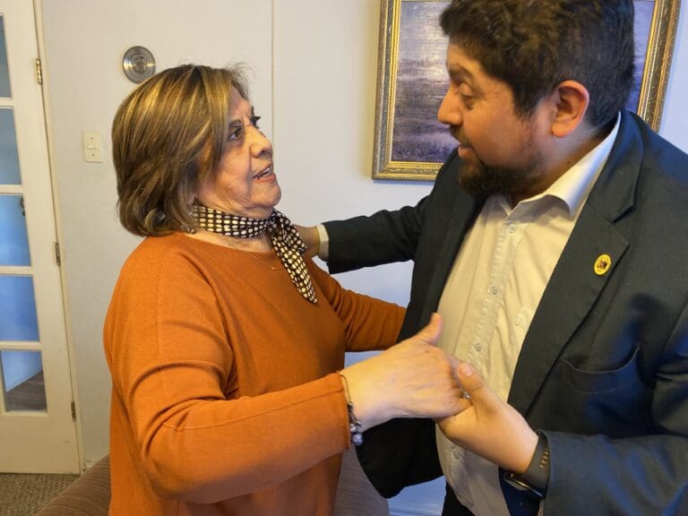 Seremi de Educación rinde homenaje a profesora Nancy Palavicino en el Día de la Profesora y el Profesor