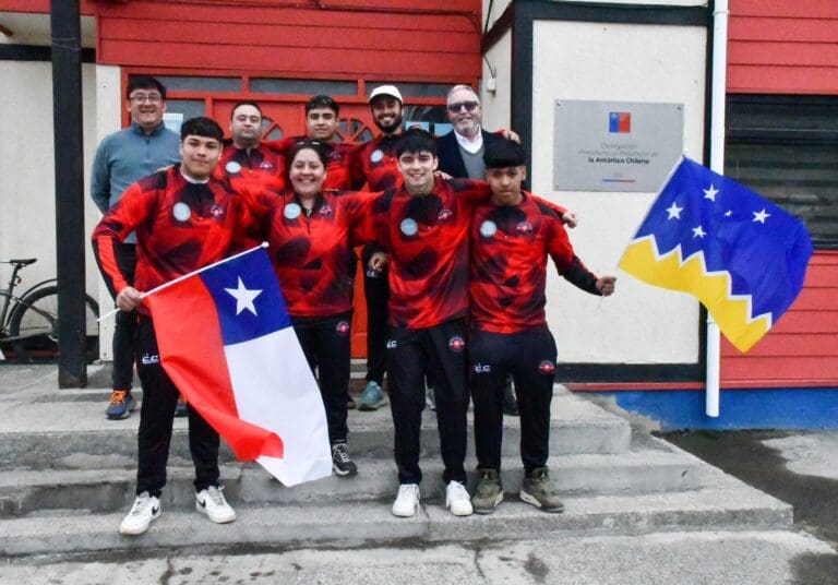 Equipo de futsal de Puerto Williams se embarca rumbo a la Intercontinental Cup en Ushuaia