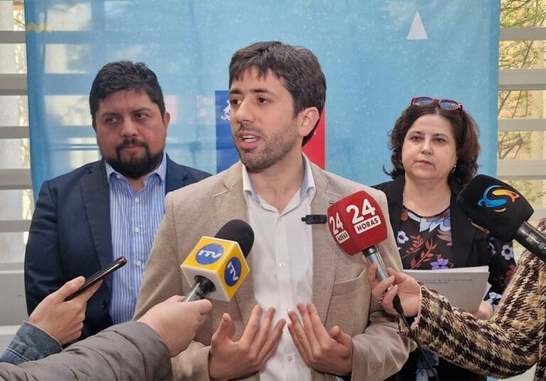 Presidente Gabriel Boric presenta proyecto de ley de presupuesto 2025 en el Palacio de La Moneda
