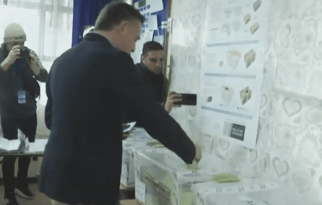 Claudio Radonich votó y se mostró esperanzado por los resultados de la segunda jornada electoral