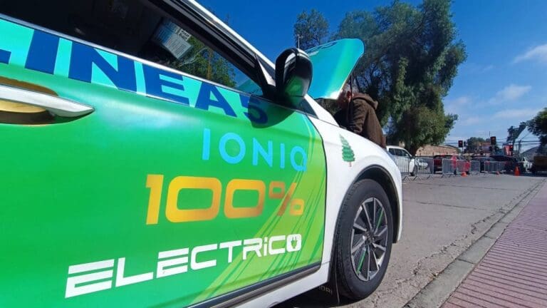Alcaldesa de Natales y autoridades regionales se reúnen para impulsar programa de electromovilidad “Mi Taxi Eléctrico”