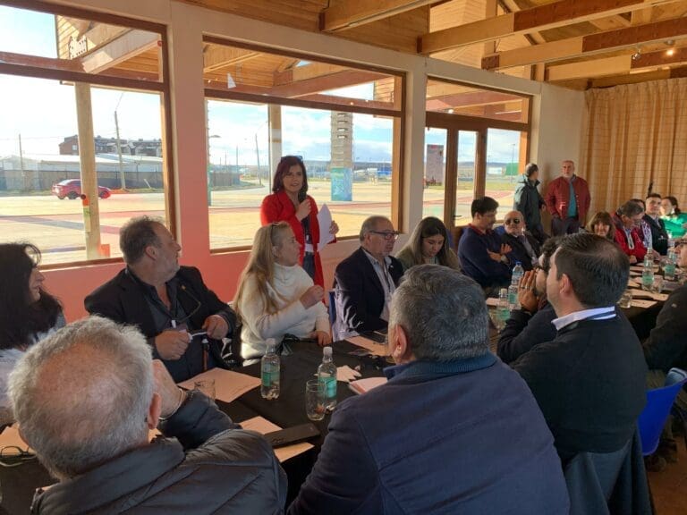 Se efectuó encuentro binacional en Puerto Natales con el objetivo de impulsar el turismo en la Patagonia