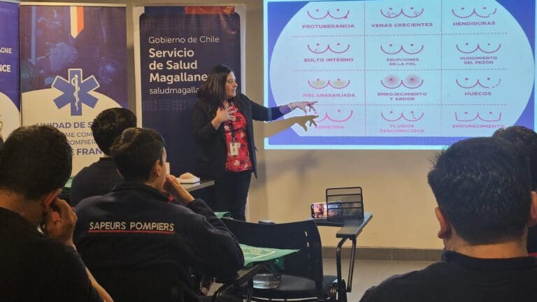 Bomberos participan en taller de prevención del Cáncer de Mama en el marco del Mes de la Prevención Oncológica