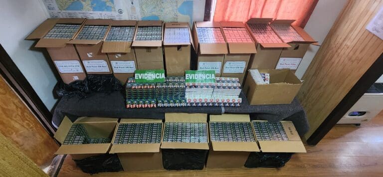 Carabineros incauta contrabando de cigarrillos en Tierra del Fuego y detiene a dos hombres en la Ruta CH257